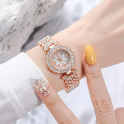 Elegant With Bracelet Gypsophila Watch Bling Bling Alloy Flower Diamond Watch Rose Gold Quartz Watch
